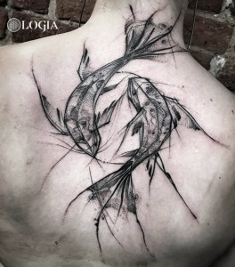 tatuajes-espalda-peces-logia-barcelona-janiak 